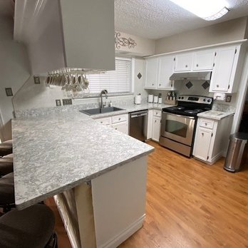 Wave Granite & Marble - Kitchen Main showcasing Peninsula - Countertop Installation Near Me - Houston, Texas Wave Granite & Marble - Kitchen Main showcasing Peninsula - Countertop Installation Near Me - Houston, Texas