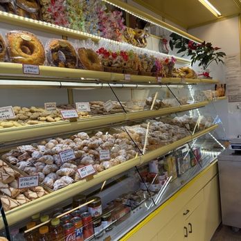 Savor Italy Tours - Lovely little bakery - Food Tours Near Me