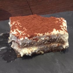 Restaurant Cinecittà - Le tiramisù, déjà entamé... c'est vous dire s'il est difficile d'y résister!