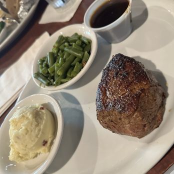 Murphy's Steakhouse - 8 oz. Filet Mashed Potatoes Green Beans - Steakhouses Near Me - Indianapolis, Indiana