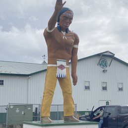 Statute in front of shopping. Statute in front of shopping.