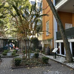 The Old Sorrel Weed House Museum & Tours - Outside garden