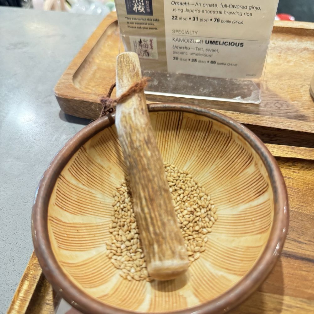 Sesame seeds to bring, then add the tonkatsu sauce Sesame seeds to bring, then add the tonkatsu sauce