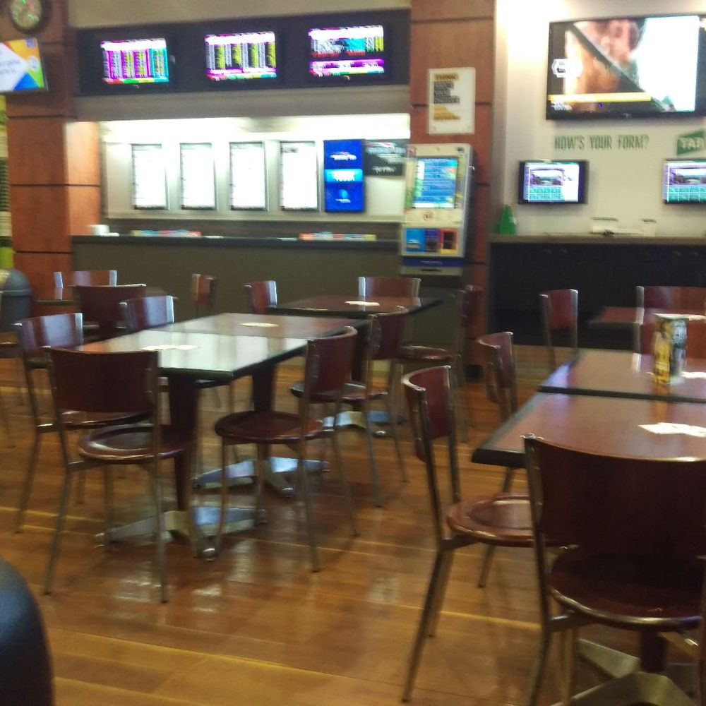 Gladstone Hotel - Sports Bar - Hotels Near Me - Dulwich Hill, NSW