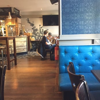 McPhabbs - A Scottish folk band had set up for a wee jam yesterday. A very cool, unexpected addition to dinner. - Pubs Near Me - Glasgow, GLG