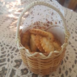 Country Thyme Tea Room and Catering - My dining companion had a cup of soup and this adorable little basket held the crackers for it.