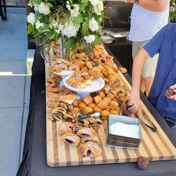 Raley's O-N-E Market - Opening day pastries and coffee - Grocery Near Me - Roseville, California Raley's O-N-E Market - Opening day pastries and coffee - Grocery Near Me - Roseville, California