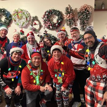 Bosacki's Brewery - Holiday wreaths to brighten the cold winter - Breweries Near Me - Mundelein, Illinois Bosacki's Brewery - Holiday wreaths to brighten the cold winter - Breweries Near Me - Mundelein, Illinois