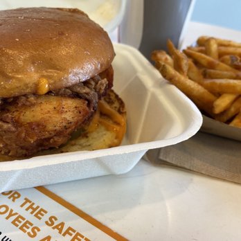 Egg N Bird - Country Bird Sandwich, French Fries and Raspberry Tea - Sandwiches Near Me - Maywood, California