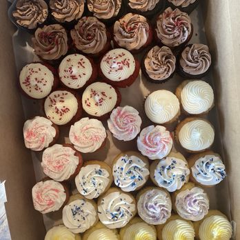 Daisy Cakes - Cupcakes - Patisserie/Cake Shop Near Me - Dallas, Texas