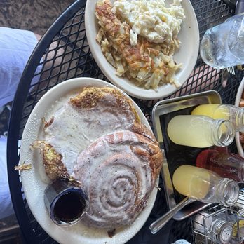 Brunch Snob - Giant cinnamon roll French toast - Breakfast & Brunch Near Me - Phoenix, Arizona Brunch Snob - Giant cinnamon roll French toast - Breakfast & Brunch Near Me - Phoenix, Arizona
