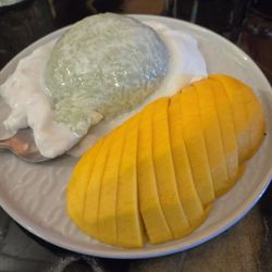 Pad Thai Cafe - Mango with sticky rice