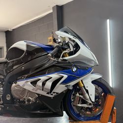LA SUPERBIKES