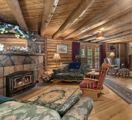 Hosting Events - Our lodge is the perfect spot to host an event. Whether it is a wedding, quilting retreat, off-site business meeting or family reunion, we have open spaces to accommodate your needs. You can rent our entire lodge and use all the common areas like our sun porch, living room, dining room and great outdoors.