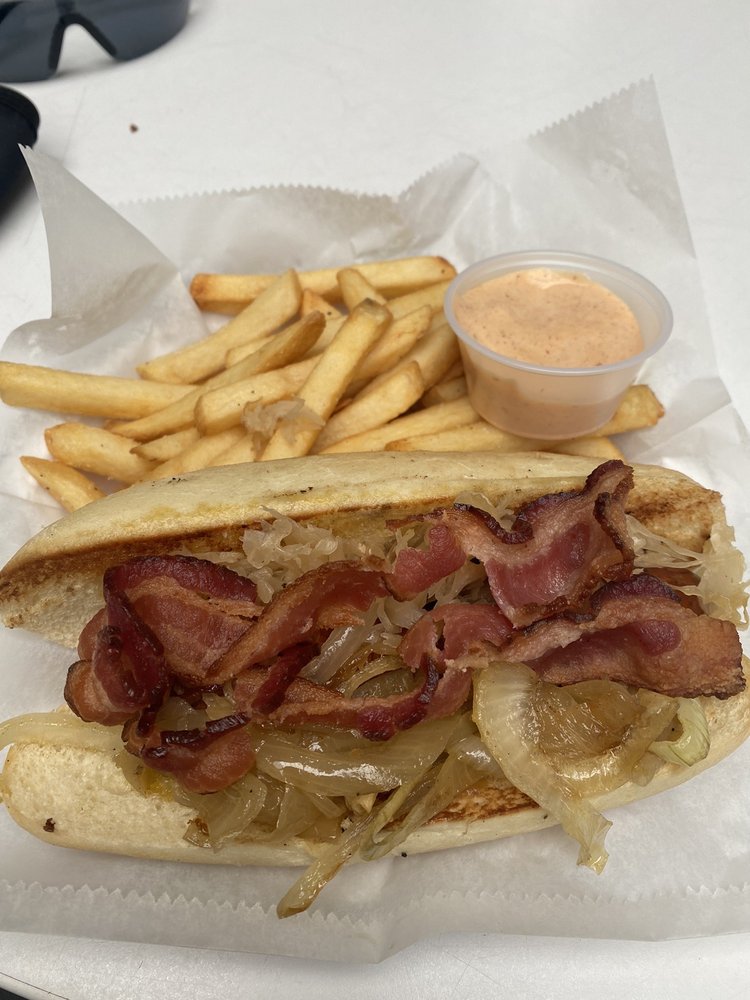 BARBED WIRE REEF FOOD TRUCK Updated October 2024 38 Photos & 66