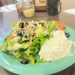 Growler’s Pizza Grill - Salad from the salad bar.