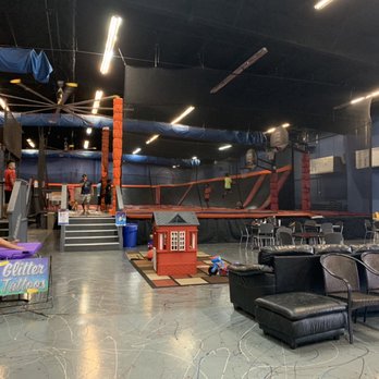 iTrampoline - Trampoline Parks Near Me - Waipahu, Hawaii