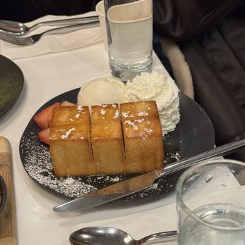 Spot Dessert Bar - Golden toast - Desserts Near Me - New York, New York