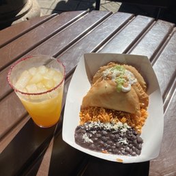 Empanadas con queso & The Wild One margarita Empanadas con queso & The Wild One margarita
