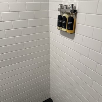V Palm Springs - Clean showers with good products - Hotels Near Me - Palm Springs, California V Palm Springs - Clean showers with good products - Hotels Near Me - Palm Springs, California