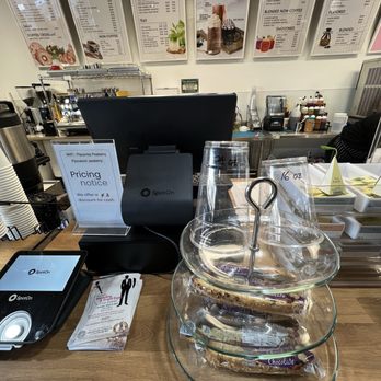 Peaberry Coffee House - Cashier with cup sizes and sign about discount for cash - Desserts Near Me - Placentia, California Peaberry Coffee House - Cashier with cup sizes and sign about discount for cash - Desserts Near Me - Placentia, California