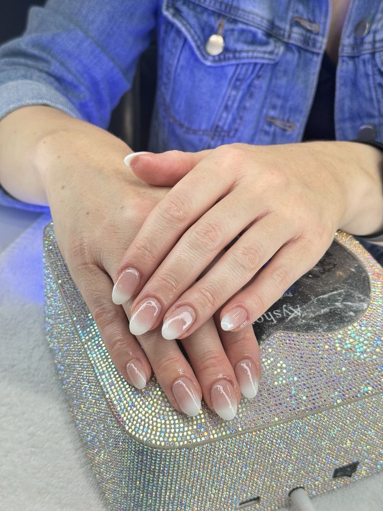 Wet Nail Bar Logo