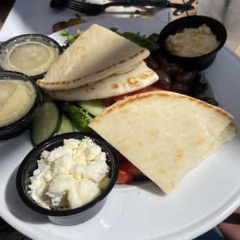 GRAYTON ROAD TAVERN - Updated May 2025 - 216 Photos & 196 Reviews