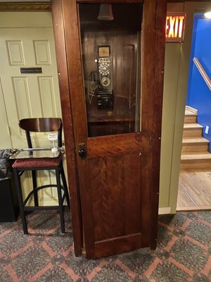 Old Chicago Inn featuring Room 13 by null