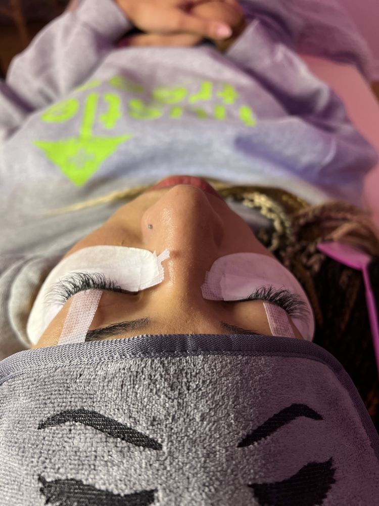 Lashed By Leish Logo
