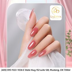 LA DIVA NAILS BAR - Embracing fall vibes with soft pink nails!