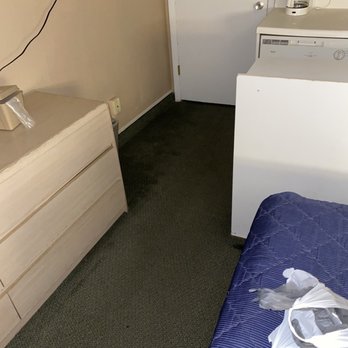Hawaiian Inn - How dirty the room is - Hotels Near Me - Daytona Beach, Florida Hawaiian Inn - How dirty the room is - Hotels Near Me - Daytona Beach, Florida
