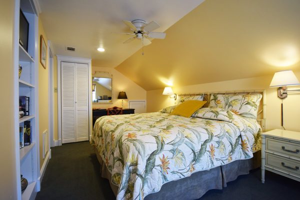 B & W Courtyards Inn by null