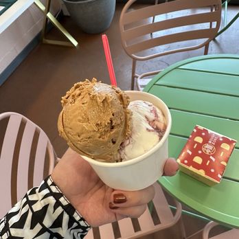 Annie's Ice Cream - Berry yogurt, caramel - Gelato Near Me - Walnut Creek, California Annie's Ice Cream - Berry yogurt, caramel - Gelato Near Me - Walnut Creek, California
