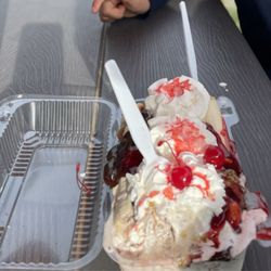 Cool Zone Ice Cream - Small banana split you choose ice cream flavors !