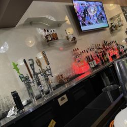 LEVEL Restaurant & Bar