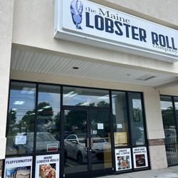 The Maine Lobster Roll Company - The outside