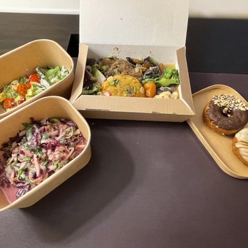 Vantra - Appetizers, mushroom curry main, and donuts - Vegan Near Me - London, XGL Vantra - Appetizers, mushroom curry main, and donuts - Vegan Near Me - London, XGL