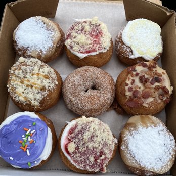 Da Vinci's Donuts - 9 count donut box - Donuts Near Me - Alpharetta, Georgia Da Vinci's Donuts - 9 count donut box - Donuts Near Me - Alpharetta, Georgia