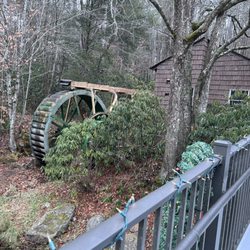 Roan Mountain State Park - Visitor Center and start of Peg Leg Mine trail