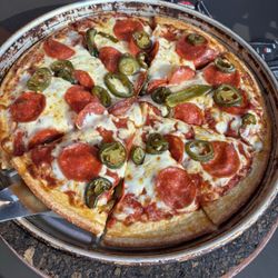 Pizza Hut - Pepperoni & jalapeño pizza