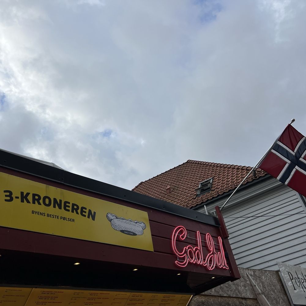 Trekroneren - TreKroneren - Hot Dogs Near Me - Bergen, 12 Trekroneren - TreKroneren - Hot Dogs Near Me - Bergen, 12