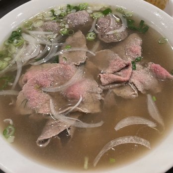 Cô Đô Hue - Rare beef and meatball pho - Vietnamese Near Me - Edmonton, Alberta Cô Đô Hue - Rare beef and meatball pho - Vietnamese Near Me - Edmonton, Alberta