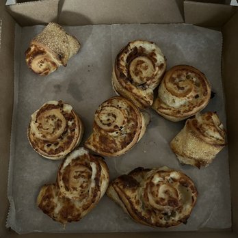 Pizza Guys - Cheezee Garlic Rolls - once again of poor quality with two rolls clearly having no cheese inside. Ridiculous they sent them. - Pizza Near Me - Santa Rosa, California Pizza Guys - Cheezee Garlic Rolls - once again of poor quality with two rolls clearly having no cheese inside. Ridiculous they sent them. - Pizza Near Me - Santa Rosa, California