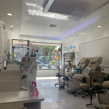 Cosmo Nail Bar - Nail Salons Near Me - Laguna Beach, California