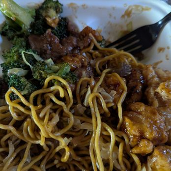 Panda Express - Plate orange chicken and beef with broccoli - Chinese Near Me - Highlands Ranch, Colorado Panda Express - Plate orange chicken and beef with broccoli - Chinese Near Me - Highlands Ranch, Colorado