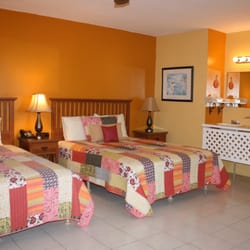 Ceiba Country Inn - Room with 2 queen beds for up to 4 guests. Can add a roll-a-way for another person as well