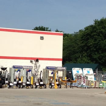 Tractor Supply - Post drivers and propane tank and welding gas refilling stations. - Pet Stores Near Me - Maysville, Kentucky