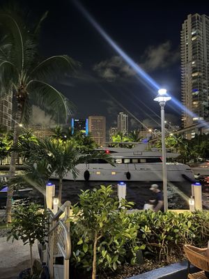 American Social - Bar & Kitchen - Miami by null