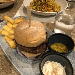 香港木球會 - Angus Beef Burger Medium Rare(foreground) & Singapore Style Rice Vermicelli (background)