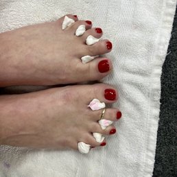 Finished toes. Nice job even included the disposable slippers so my shoes don't smash my polish Finished toes. Nice job even included the disposable slippers so my shoes don't smash my polish
